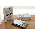 Sleek Basal Pequeno Digital Scale for accurate coffee weight.  